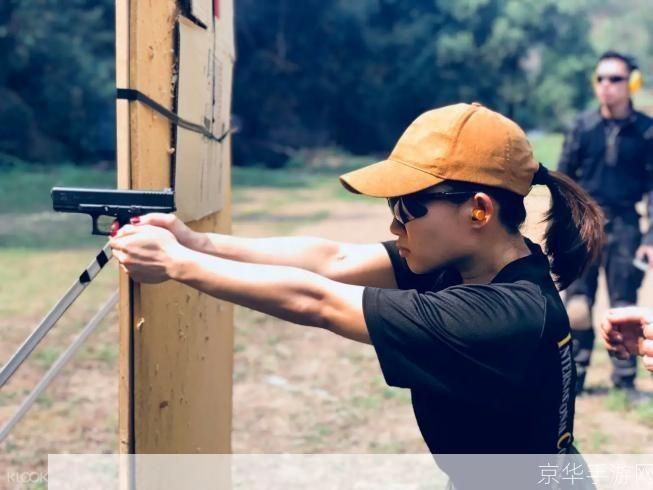 真人版射击:火线交锋：真人版射击游戏探秘