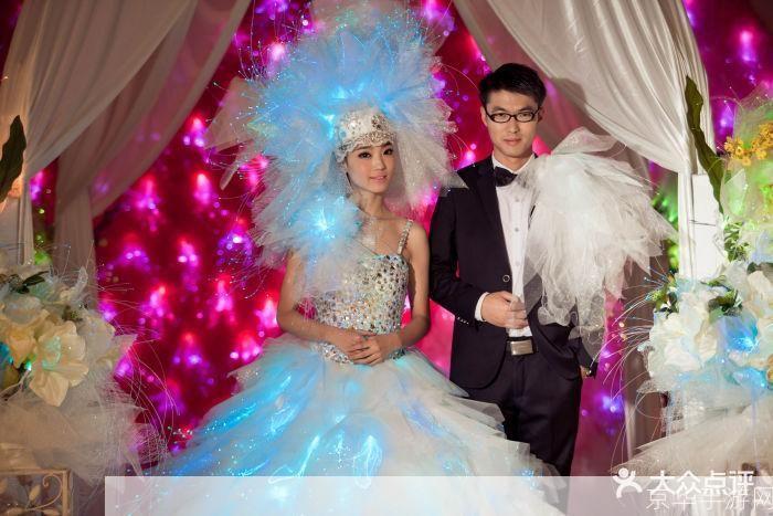 完美新娘怎么安装: 完美新娘的婚礼准备：如何安装和设置你的婚纱